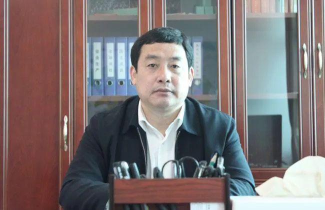 栖霞市召开全市领导干部会议,宣布山东省委,烟台市委对栖霞市委书记