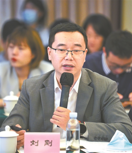 党群社责部副总经理,国强公益基金会副秘书长刘刚作了题为《同创共融