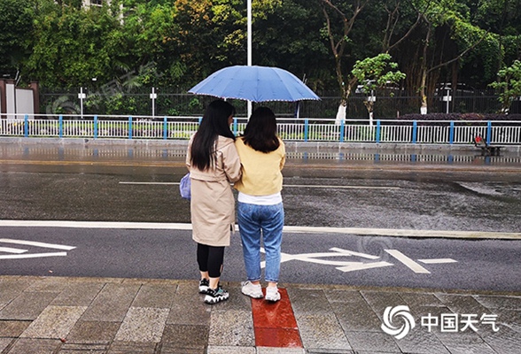 △重庆昨日现降雨。