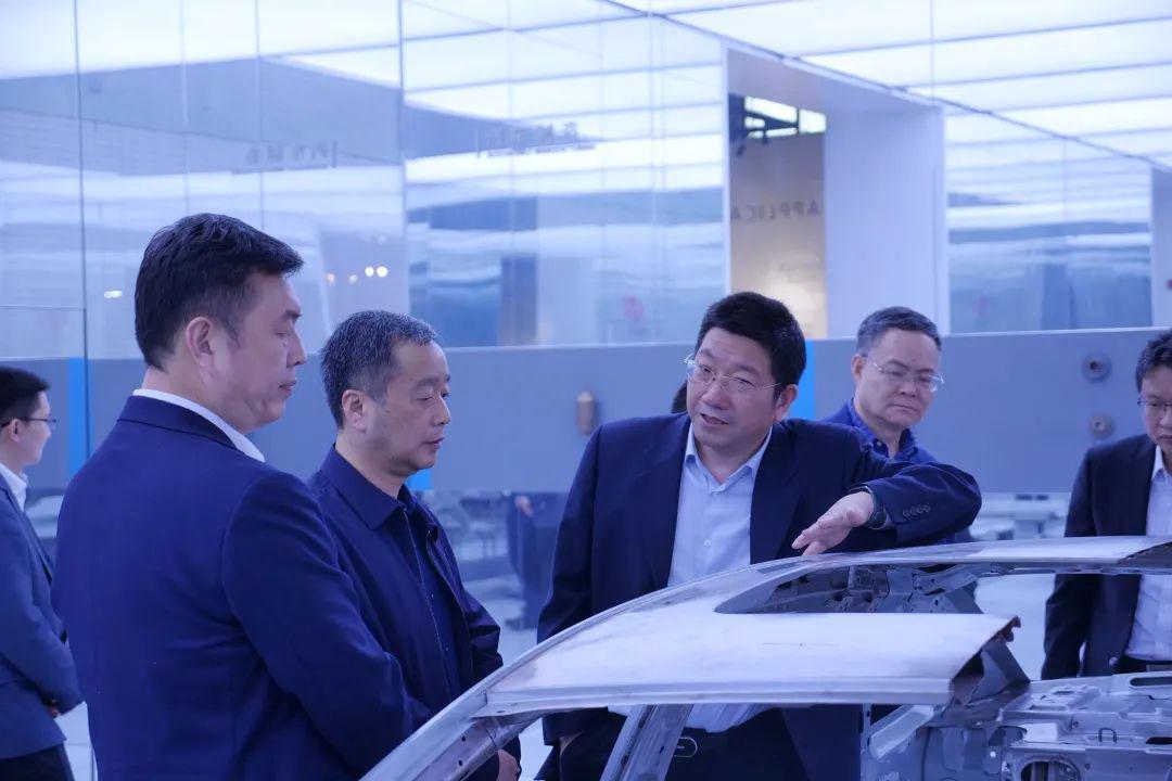 熊文对田学华一行到访表示欢迎,并对华工科技的基本