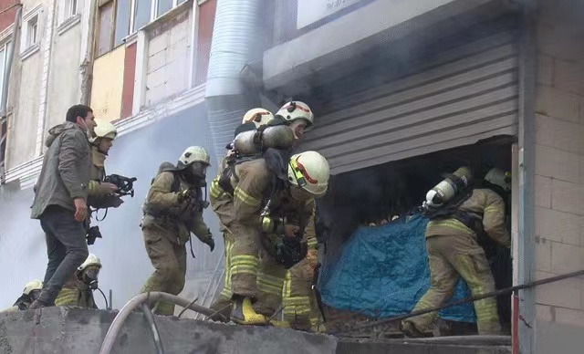 土耳其伊斯坦布尔一大楼地下室发生火灾 已致4人遇难