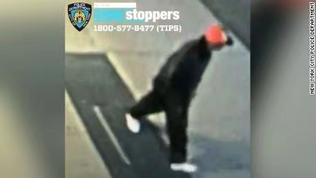 美国纽约市亚裔男子遭恶意袭击后重伤 警方介入调查