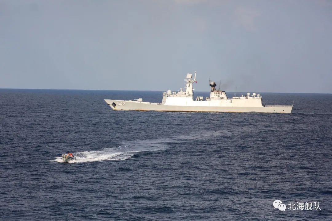 枣庄舰小艇前出