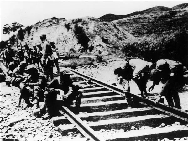 克服这种危险与困难"于是,八路军总部决定把酝酿成熟的破袭正太铁路设