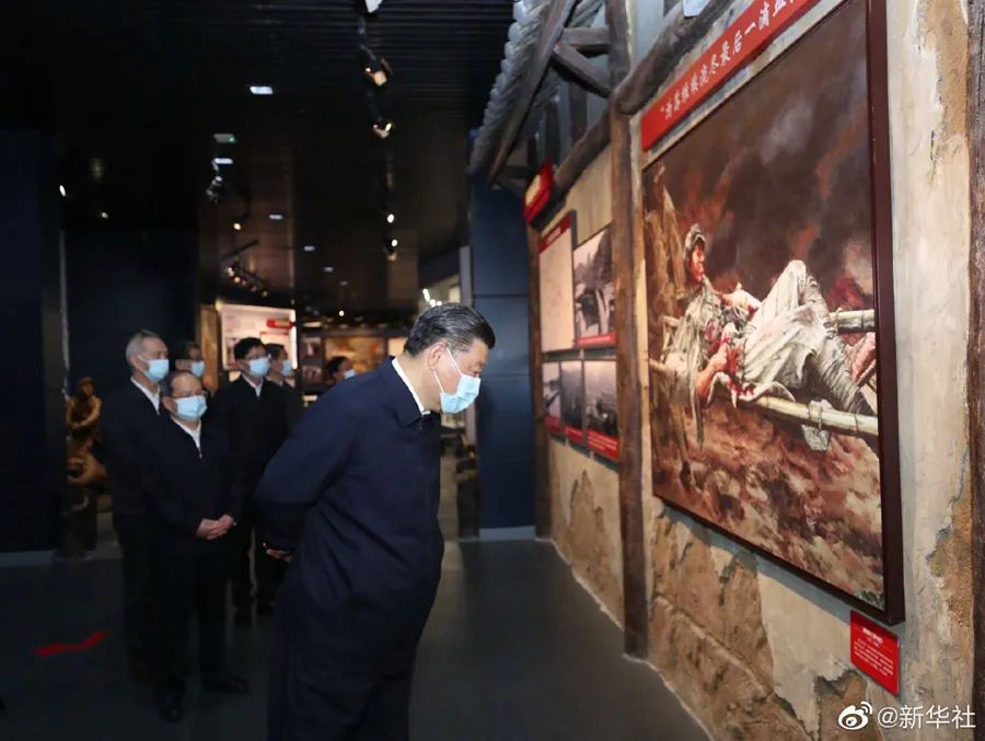 习近平凝视的这幅油画 背后的故事让人泪崩 习近平 新浪新闻 习近平凝视的这幅油画 背后的故事让人泪崩 习近平 新浪新闻