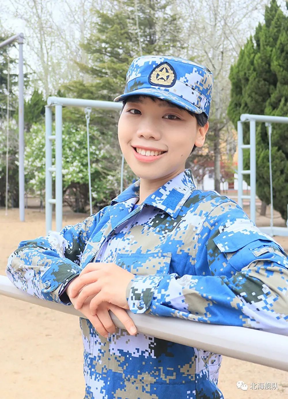 从长发及腰到干练的齐耳短发,从娇嫩的小姑娘到健康肤色的女汉子,这是