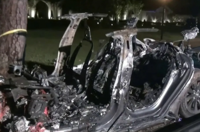 特斯拉声称在德克萨斯州的致命车祸发生时有人坐在驾驶座上