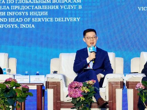 华大集团国际发展事务副总裁熊韬在论坛上发言