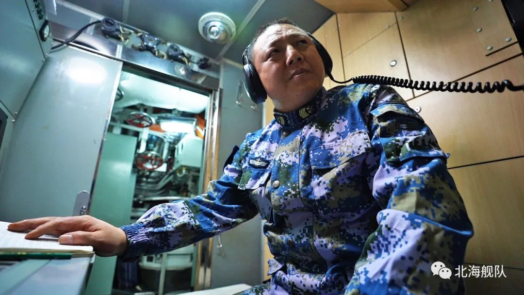 成长为一名熟练驾驭新装备的潜艇"顺风耳";从一名普通的声纳技师