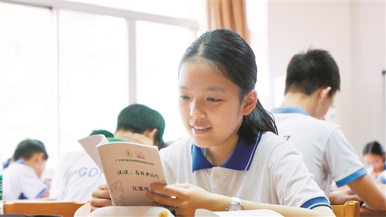 用眼赛跑万名初中生挑战阅读马拉松