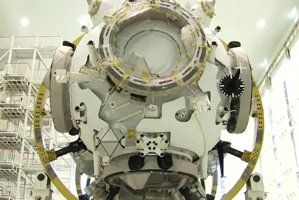 天和号节点舱,正前方的即为轴向对接口