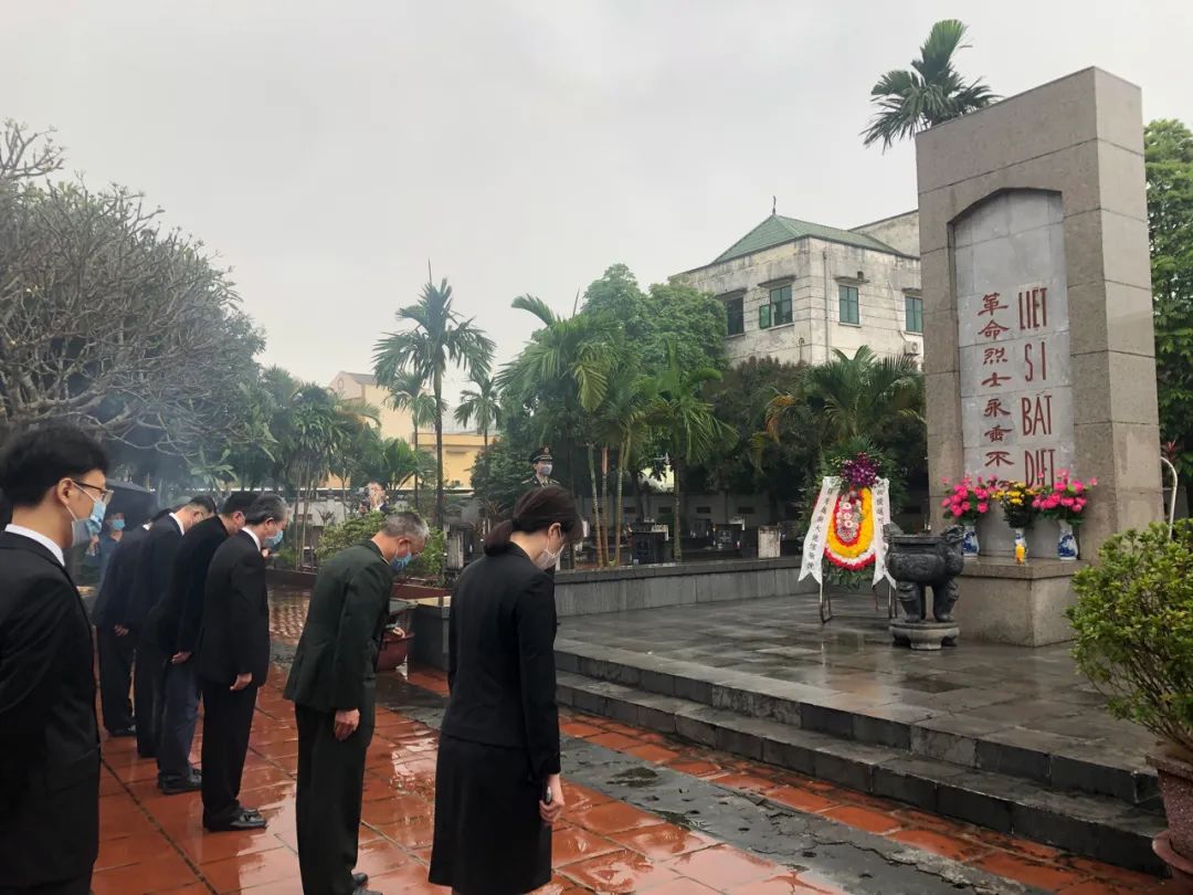 中国驻越南使馆举行纪念孙中山先生诞辰150周年座谈会