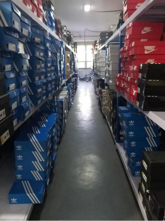 耐克阿迪自爆炒鞋大军转战国货有人几天赚一辆车