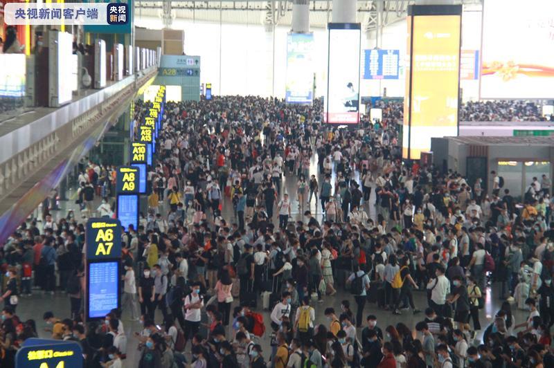清明假期首日广铁客流240万人次 加开旅客列车282列