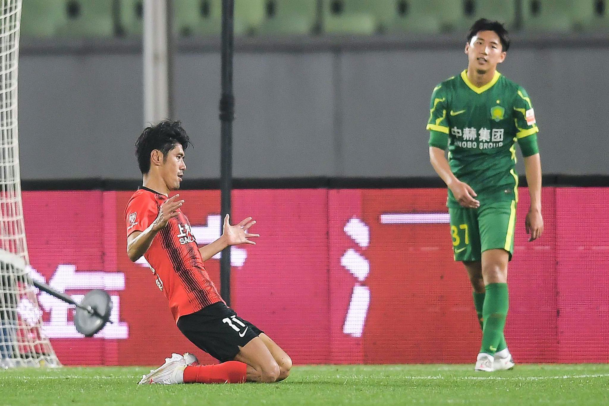 吕文君连续两场比赛头球进球。