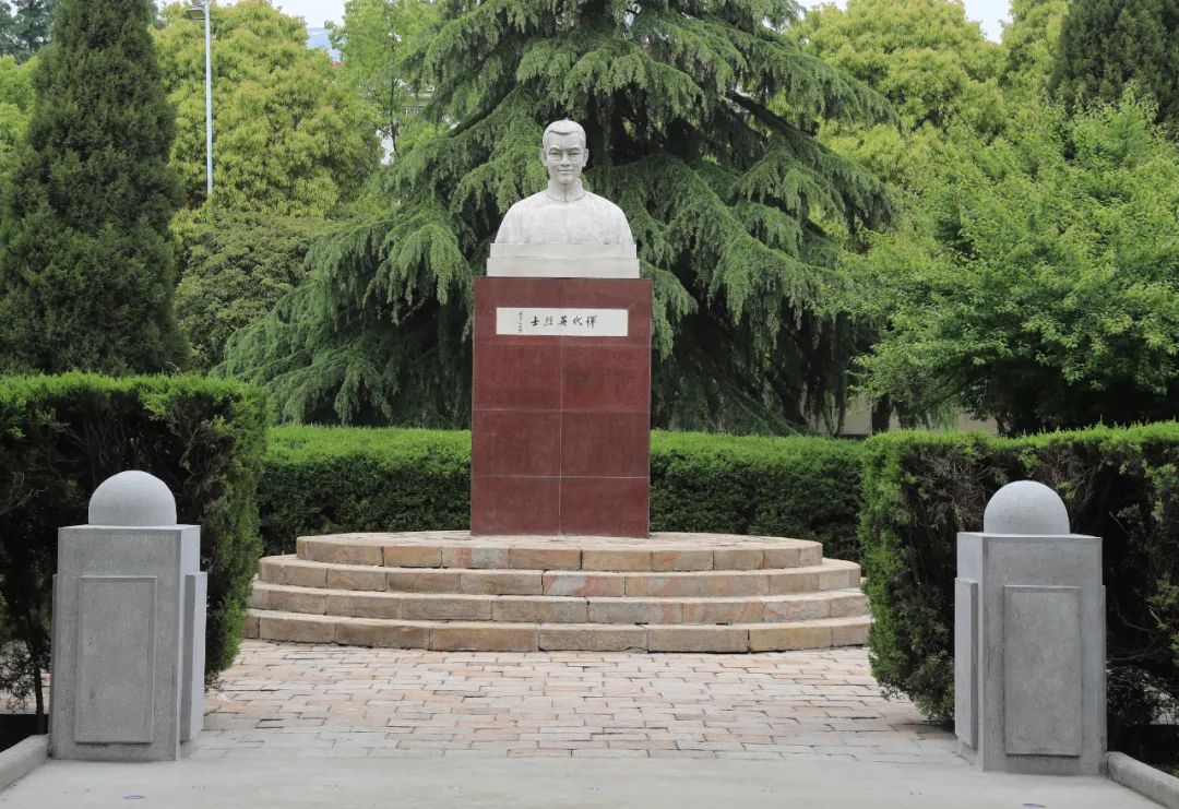 恽代英逝世90周年东大学子这样祭奠先烈