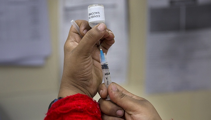 疫苗成唯一出路？印度允许所有成年人接种，但产能却不允许