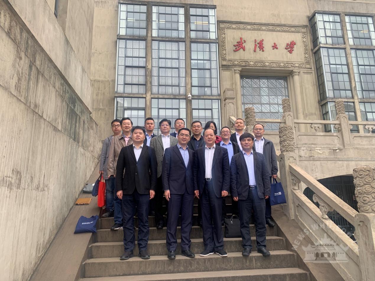 江阴市来校洽谈合作