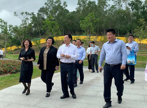 珠海市长姚奕生亲临现场见证天悦餐饮管理集团与正方控股集团成功牵手