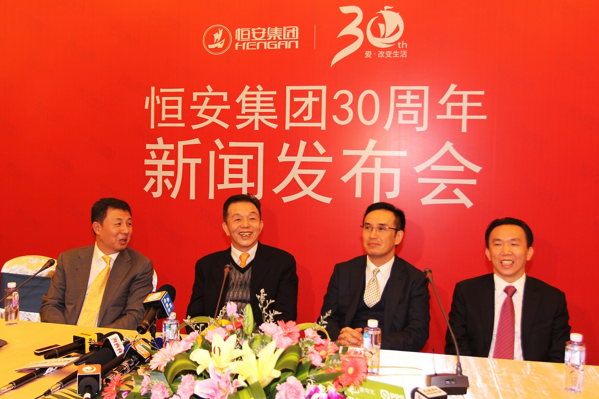 许连捷有三个儿子,分别是长子许清流,次子许清水,三子许清池,均从英国