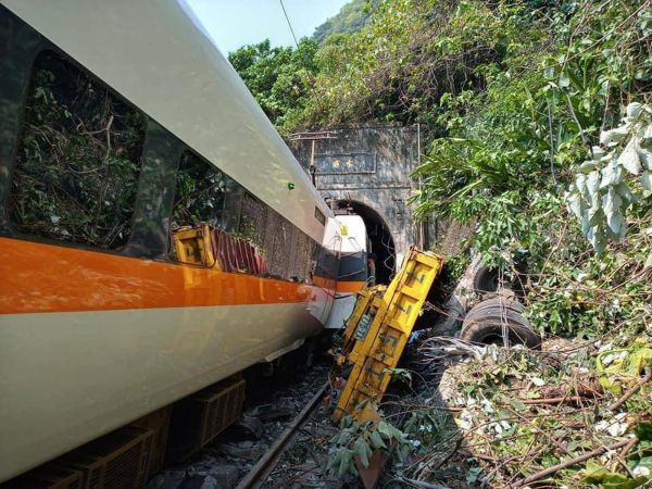 台媒呼吁彻底改革台铁避免悲剧 手机新浪网