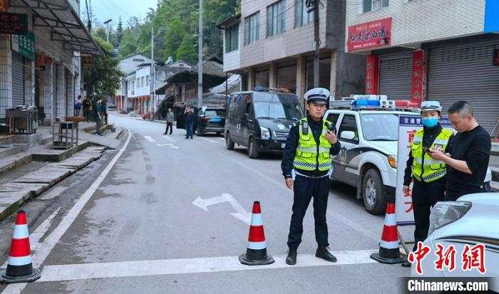 前往瓦屋山的道路已实施管控