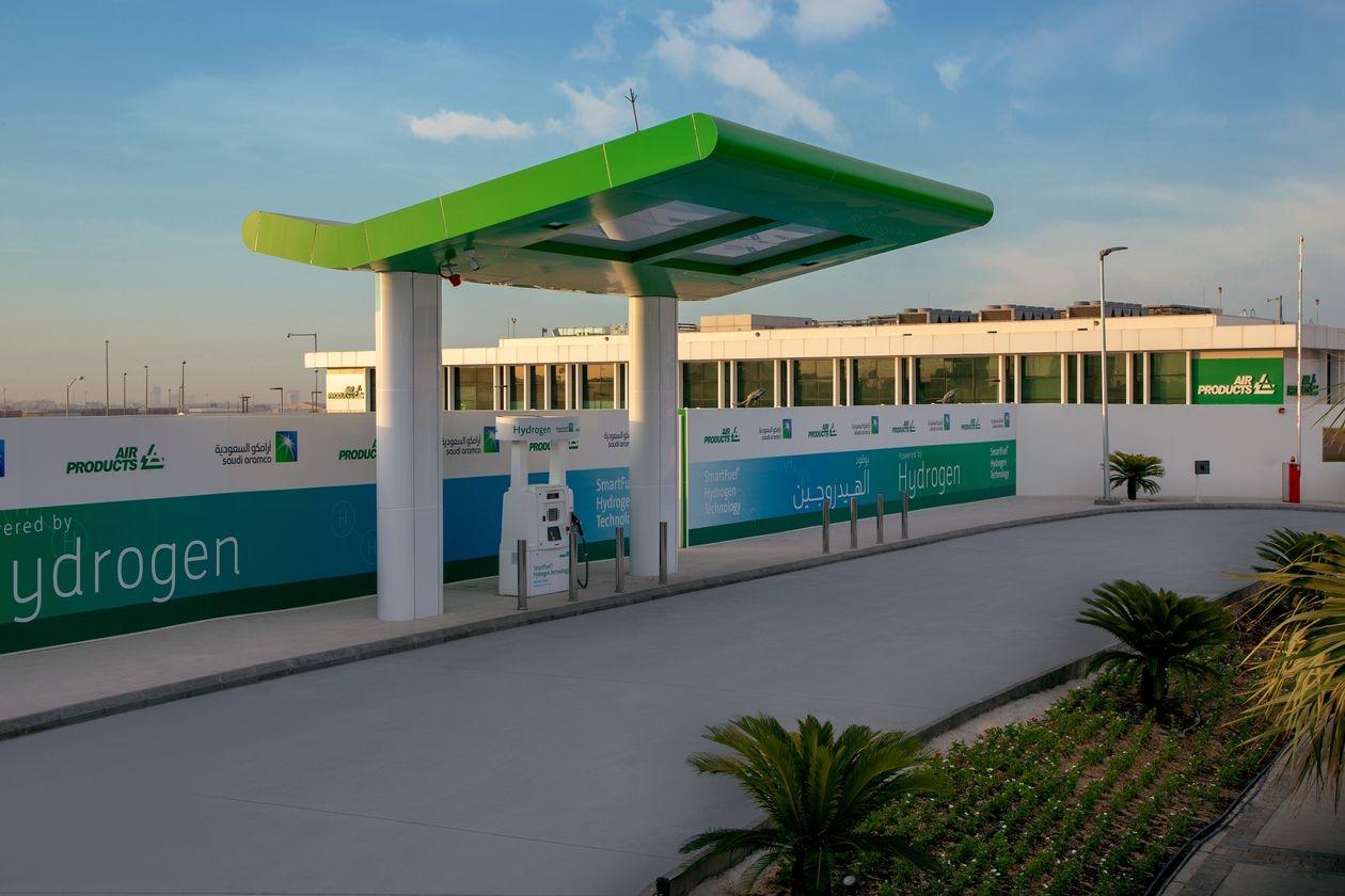 ↑沙特政府打造的绿色氢气加气站图据《华尔街日报》