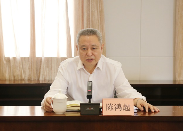 陈鸿起在会上讲话.会议现场.