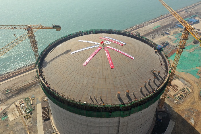 我国最大lng接收站储罐升顶成功