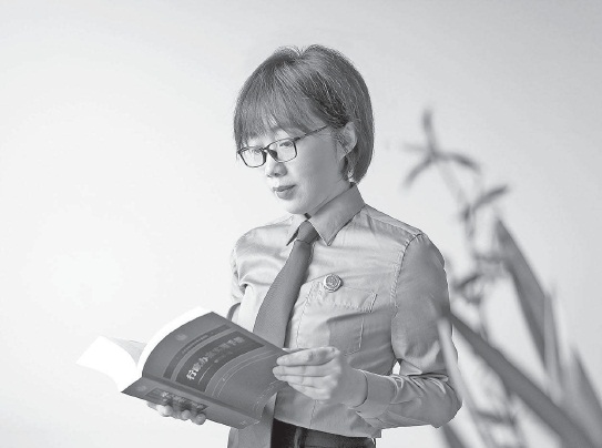 检山有幽兰行间绽芬芳