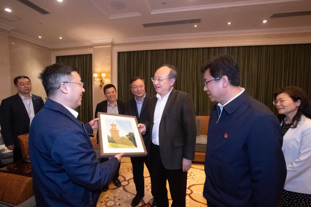 校长李言荣一行赴厦门考察川大华西厦门医院建设进展情况