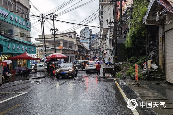 昨天，湖南古丈出现明显降雨。（图/黄昕）