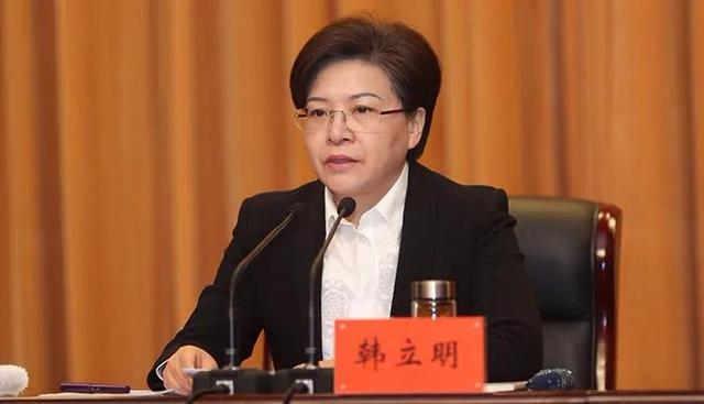 韩立明曾是南京市首位女市长,如今履新南京市委书记;今年1月任江苏省