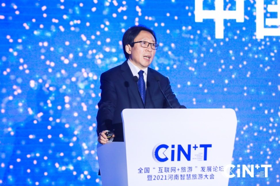 中国联通副总经理梁宝俊在大会主论坛发表主旨演讲