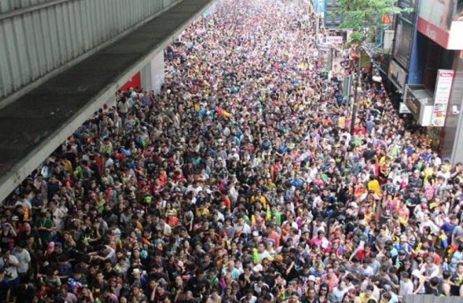 受新一轮新冠疫情影响 泰国曼谷取消宋干节庆祝活动