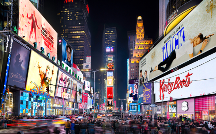 游客在美国纽约时代广场附近突遭流弹击中枪手曾7次被捕