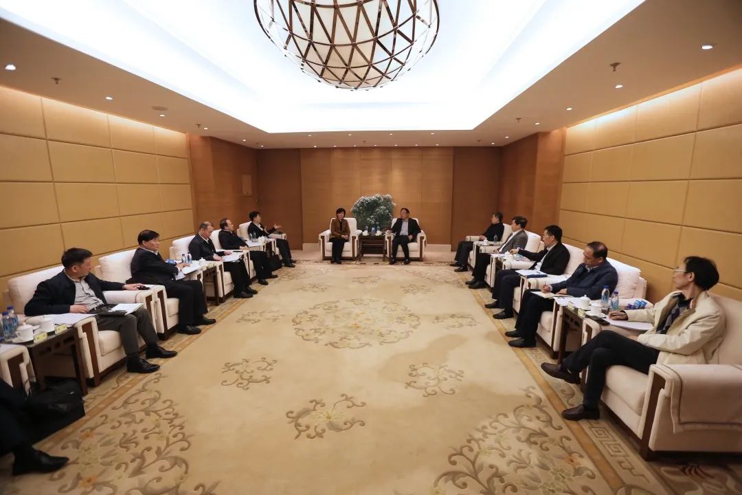 郑州市委副书记,市长侯红一行来校交流