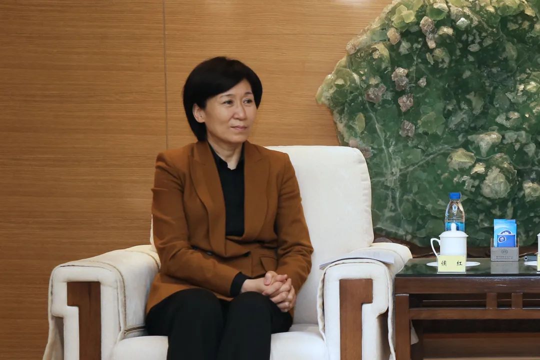 郑州市委副书记,市长侯红一行来校交流