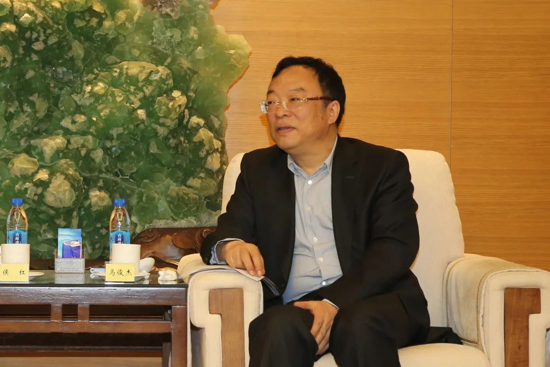 郑州市委副书记,市长侯红一行来校交流