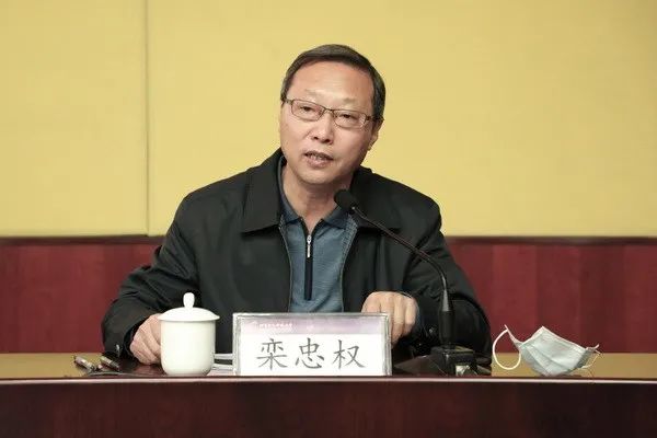 新校区建设办公室主任崔凯汇报了新校区建设有关情况.