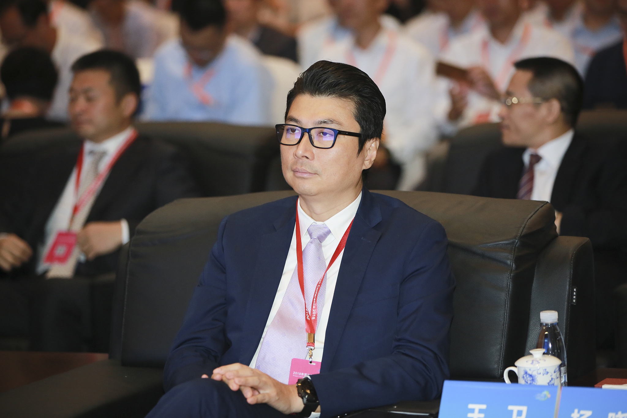 王卫身家瞬间没了200亿!预亏10亿后,顺丰股价跌停