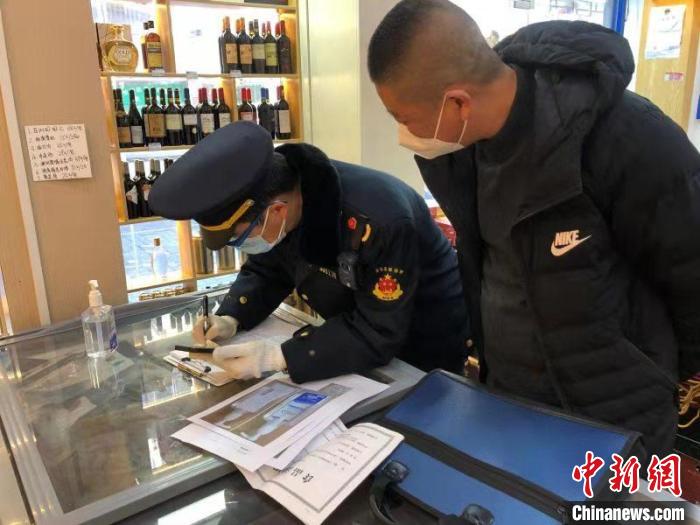 上海开展了为期三个月的防疫物资产品质量大检查，抽查合格率均超90%。上海市场监管局供图
