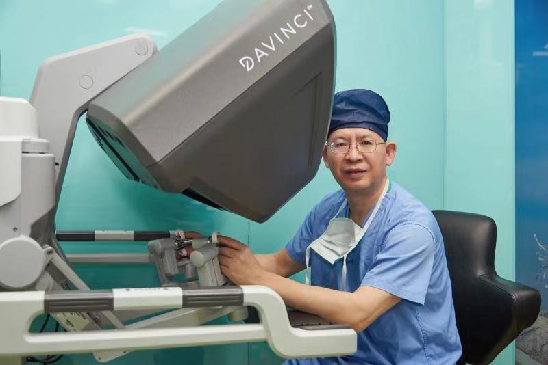 他实现国际首次多孔机器人的单孔肺癌手术胸科医院罗清泉团队发布成果