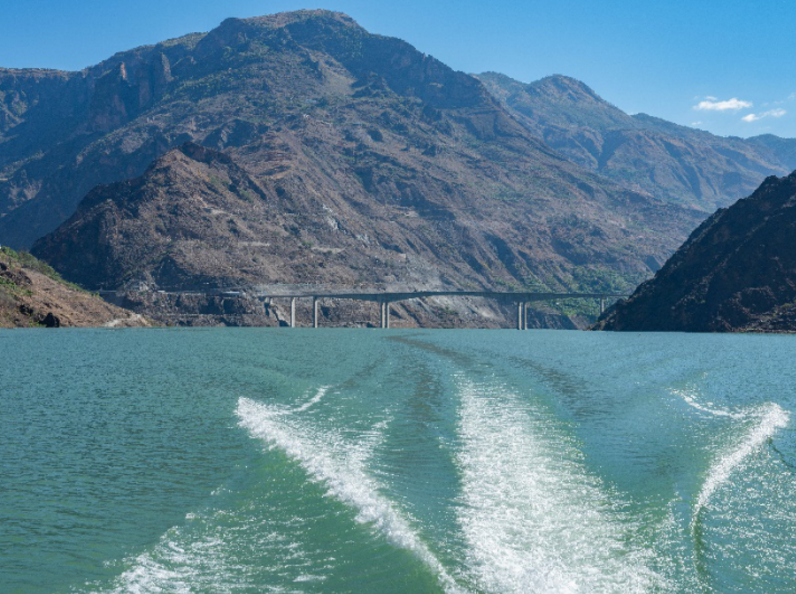 金沙江皎平渡红与绿的交响