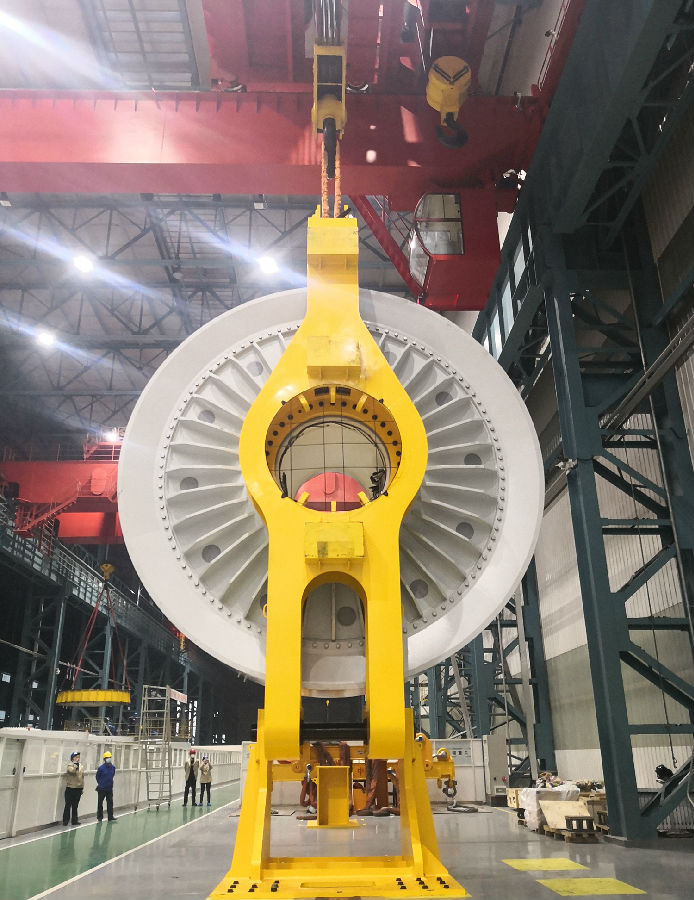 东方电气研制成功国内首台陆上55兆瓦永磁直驱风力发电机