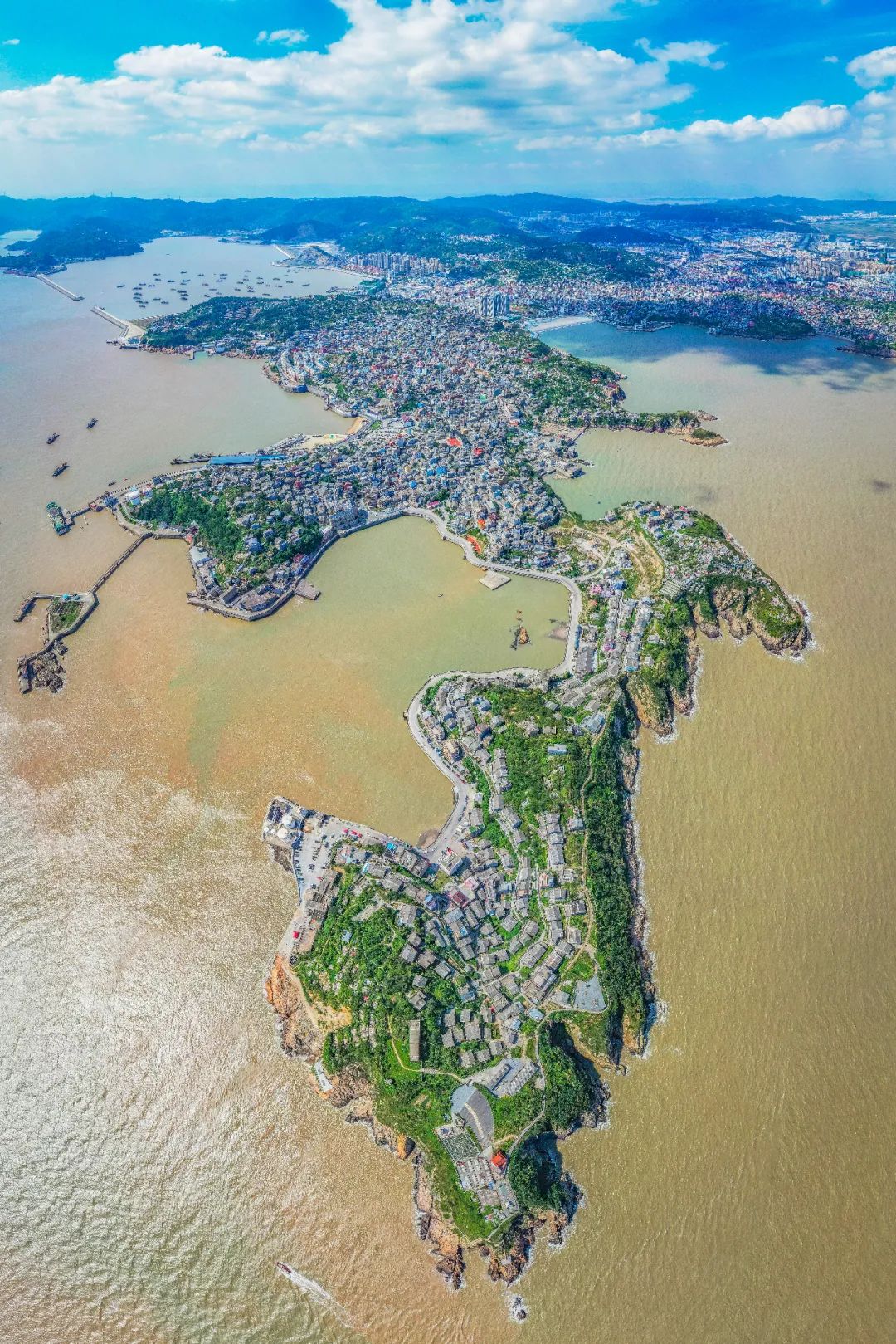 台州的玉环岛,如龙探海.摄影/傅鼎