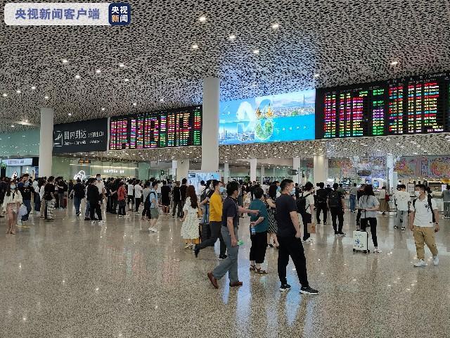 深圳机场五一小长假“进出两旺” 单日客流创疫情后新高