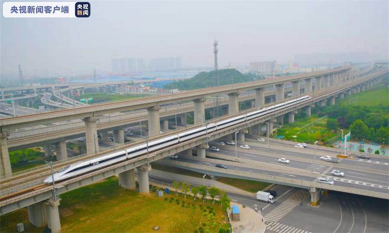 “五一”首日郑州局各火车站迎来客流高峰 预计发送旅客73.1万人