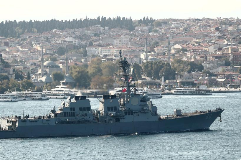 △经过博斯普鲁斯海峡的美国军舰，摄于2020年10月。（图片来源：路透社）