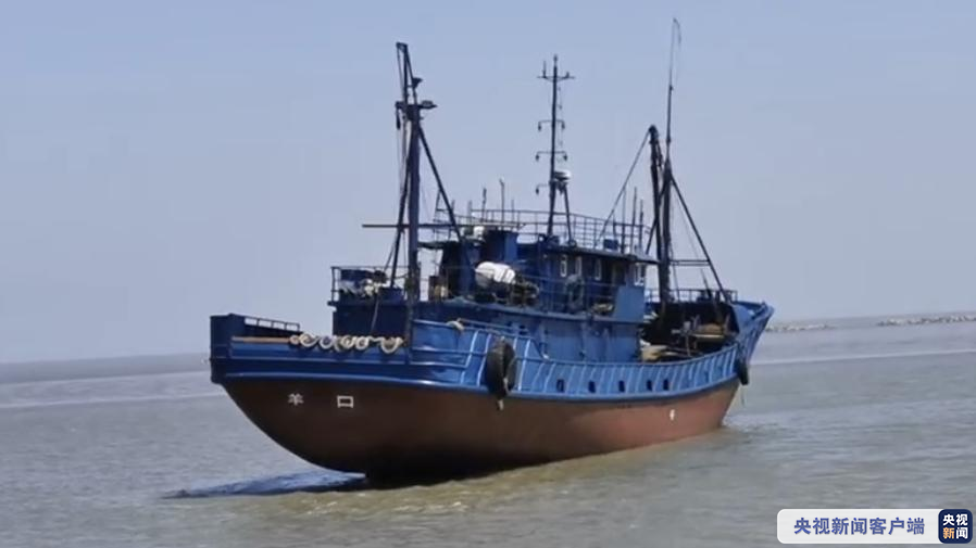 山东潍坊小清河口六艘伏休返港渔船搁浅 海警局紧急救援